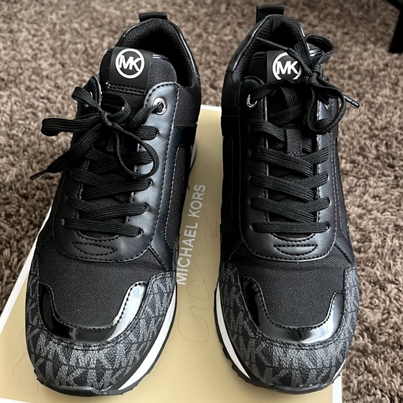 MK Canvass Shoes - Picture 1 of 4